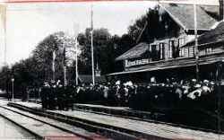 Det kungliga invigningstget p Svart station vid Svartbanans invigning 1897 - klicka fr att frstora