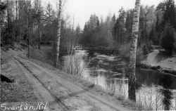 Den s kallade Kilabron som gick ver Svartn mellan Klvlandet och Kil. Bron revs i mitten av 1940-talet. - klicka fr att frstora