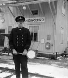 Algot Andersson i Hidingebro blev stationens siste stationsinspektor den 1 mars 1964 - klicka fr att frstora