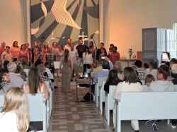 Lekebergs Gospel hade konsert i Lekebergskyrkan den 3 juni 2017. - klicka fr att frstora