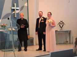 Den 19 augusti 2017 sammanvigdes Erik och Linda Fehrm i Lekebergskyrkan. Pastor Lars - Inge Larsson var
 vigselfrrttare. - klicka fr att frstora