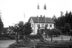 Handl. E. A. Wikstr�m, huset med brudgranar - klicka f�r att f�rstora