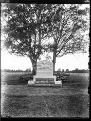 Gravmonument - klicka f�r att f�rstora