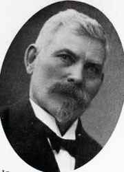Johan Svensson föddes 1867 i Hova och blev bonde i Ekeberg men arbetade också vid Skifferverken. Dessutom var han fjärdingsman. Ledamot i kommunalfullmäktige - klicka för att förstora
