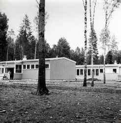 Byggnaderna vid Tulpanens l�gstadieskola i Fjugesta - klicka f�r att f�rstora