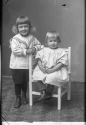 Fru Olga R�rh, barn - klicka f�r att f�rstora
