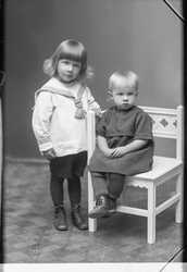 Fru Olga R�rh, barn - klicka f�r att f�rstora