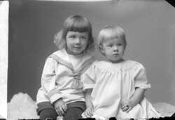 Fru Olga R�rh, barn - klicka f�r att f�rstora