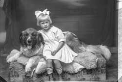 Fru E. Anderson, flicka - klicka f�r att f�rstora