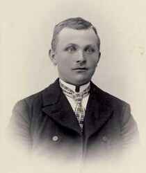 Carl Olsson i Vekhyttan född 7 oktober 1875, bror till Alma Olsson och Amanda Olsson i Vekhyttan - klicka för att förstora