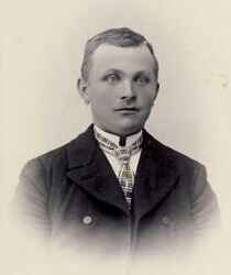 Carl Olsson i Vekhyttan f�dd 7 oktober 1875, bror till Alma Olsson och Amanda Olsson i Vekhyttan - klicka f�r att f�rstora