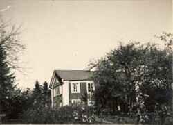 Huvudbyggnaden vid den gamla Mejerig�rden i Fjugesta �r 1946 - klicka f�r att f�rstora