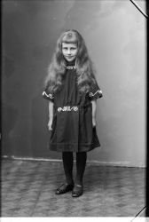 Fru Ester Gustafson, flicka - klicka f�r att f�rstora