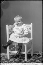 Fru Gustafson, flicka - klicka f�r att f�rstora