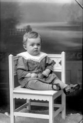 Fru Hildur Erikson, gosse - klicka f�r att f�rstora
