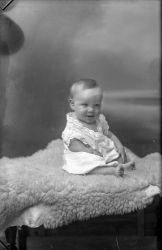 Fru Ruth Olson, gosse - klicka f�r att f�rstora
