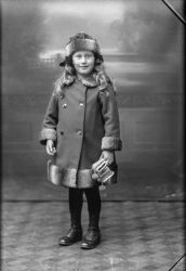 Fru Karin Peterson, flicka - klicka f�r att f�rstora