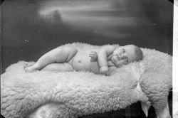 Fru Edith Peterson, flicka - klicka f�r att f�rstora