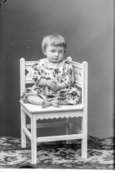 Fru Hildur Erikson, flicka - klicka f�r att f�rstora