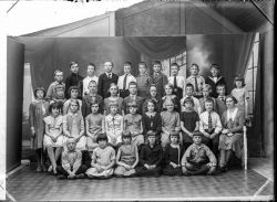 Fr�ken Anna Bromander (skolgrupp 1931) - klicka f�r att f�rstora