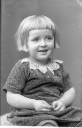 H. Adolfson, flicka - klicka f�r att f�rstora