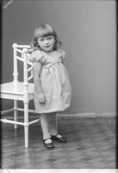 Alfhild Peterson, flicka - klicka f�r att f�rstora