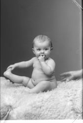 Fru Sara Larson, flicka (Sandstr�m) - klicka f�r att f�rstora