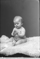 Fru Sara Larson, flicka (Sandstr�m) - klicka f�r att f�rstora
