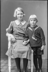 Fru Hanna Larson, barn - klicka f�r att f�rstora
