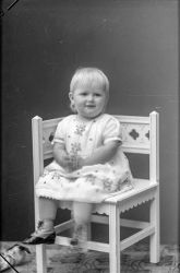 En liten flicka - klicka f�r att f�rstora