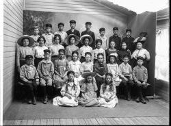 Fröken Hilda Karlson skolgrupp - klicka för att förstora Fröken Hilda Karlson skolgrupp - klicka för att förstora