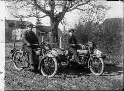 Oskar Wing M�n p� motorcyklar Excelsior o HD  - klicka f�r att f�rstora