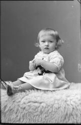 Ernst Gustafson flicka - klicka f�r att f�rstora