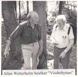 Forsberg och Allan Wetterholm bes�ker det som troligen �r Vissbohyttan - klicka f�r att f�rstora