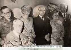 En grupp veteraner vid 40-�rsjubileum i Salemkyrkan. - klicka f�r att f�rstora