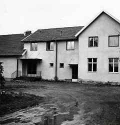 Huvudbyggnaden vid Bygdegården i Edsberg som invigdes 1953 - klicka för att förstora