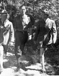 Folke Bernadotte i mitten - klicka för att förstora