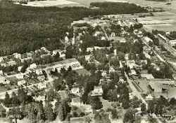 Flygfoto �ver Fjugesta under den senare halvan av 1900-talet - klicka f�r att f�rstora