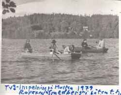 TV-inspelning av filmen om Roparna där roparen Smedberg är på flykt undan polisen i sjön Multen - klicka för att förstora