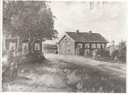 Gamla Sanna gård omkring 1900 - klicka för att förstora