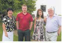 Familjen Eriksson, Fr�n v�nster Lena, Joakim, Evelina och Kjell p� hans 60-�rsdag - klicka f�r att f�rstora