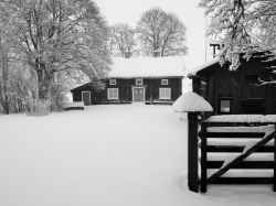 Komministergården Snarve i vinterdräkt - klicka för att förstora