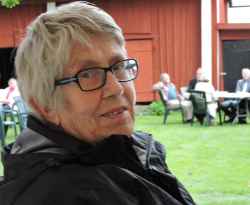 Inger Broström f.d. sjuksköterska från Dalarna, bosatt i Fjugesta sedan 1970.Har arbetat inom 
