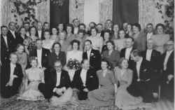 Fr�n en br�llopsfest f�r brudparet Gun och G�sta Falk- - klicka f�r att f�rstora