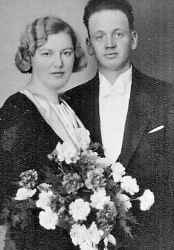 Gustav Lantz f. 1901 död 1985 och Elsa Larsson f. 1908. Bröllopskort från 1935 - klicka för att förstora