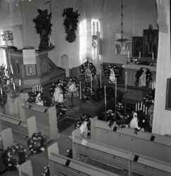 Kistan under Thord Nilssons begravning i Edsberg kyrka - klicka för att förstora
