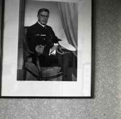 Porträtt av kung Gustav VI Adolf i Nerikes Allehandas kontor i Kumla eller i Hallsberg - klicka för att förstora