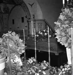 Kistan i Knista kyrka under begravningen av David Stenström i Fjugesta - klicka för att förstora