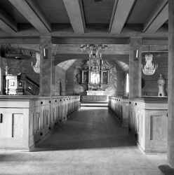 Kvistbro kyrkas interiör efter restaureringen 1955 - klicka för att förstora
