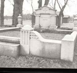Per Nilssons grav på Kvistbro kyrkogård - klicka för att förstora
